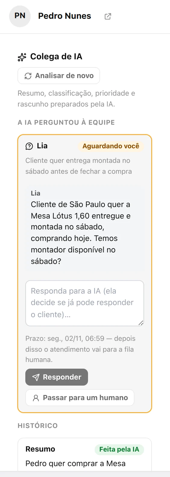 A Lia não sabia se havia montador no sábado. Em vez de inventar, perguntou à equipe — e espera.